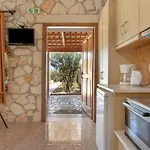 Orothea Sea View Retreat With Pool In Keri Apartmán
