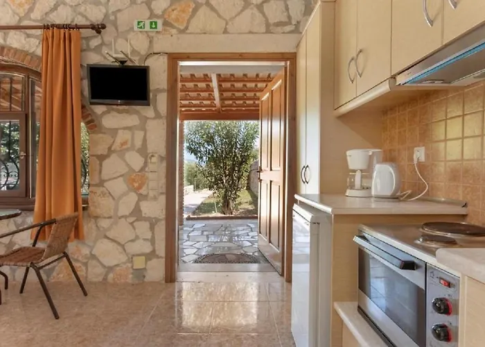 Orothea Sea View Retreat With Pool In Keri شقة